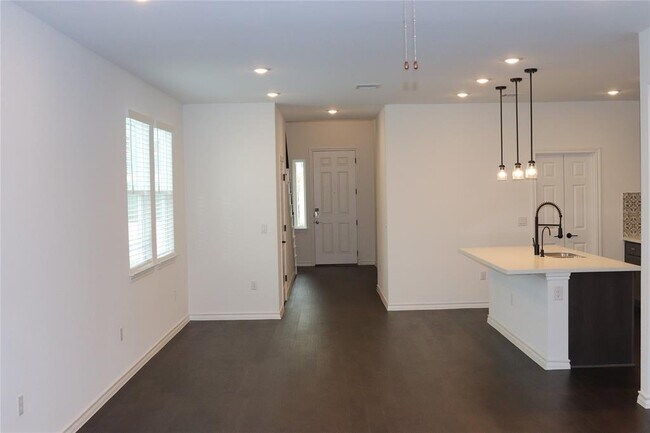 Building Photo - 5302 Jason Dr