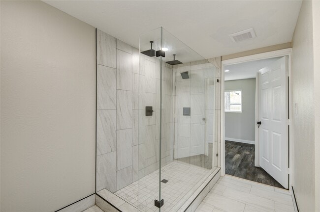 Building Photo - 418 S Kansas St