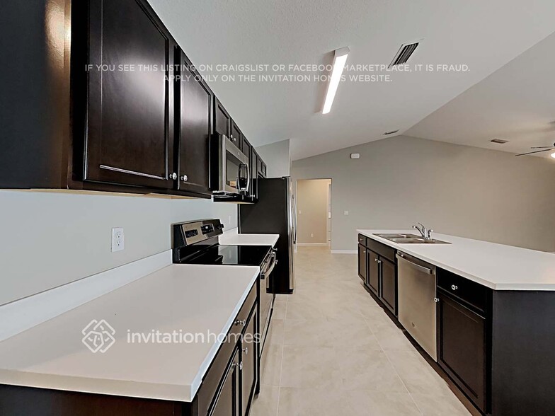 Building Photo - 4580 SW Darwin Blvd