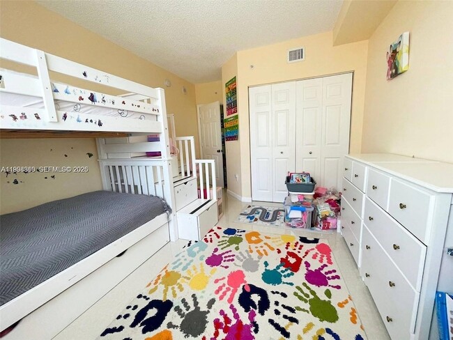 Building Photo - 17100 N Bay Rd