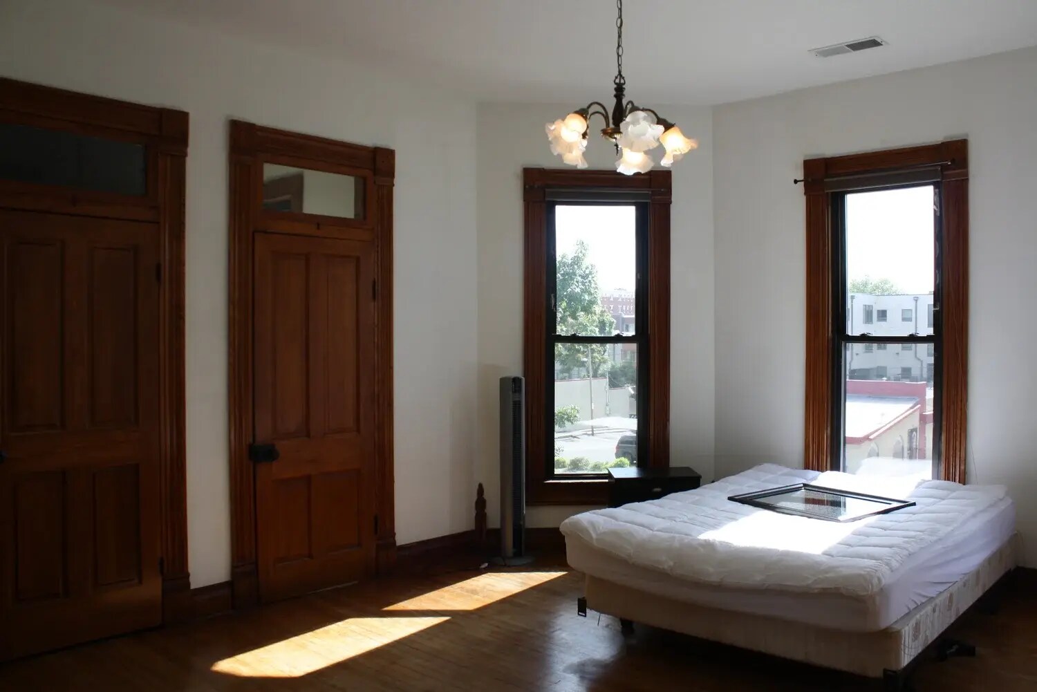 Building Photo - 532 S Walnut St