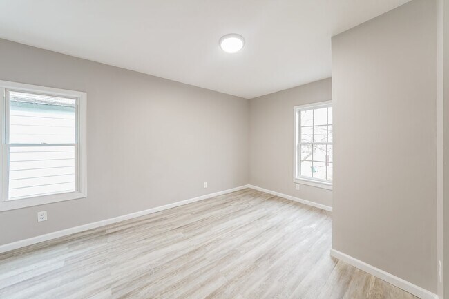 Building Photo - 593 Emerson St