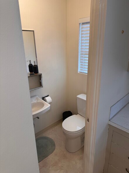 Building Photo - 8018 MacArthur Blvd