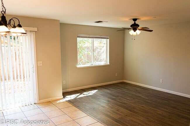Building Photo - 1363 E Lindo Ave