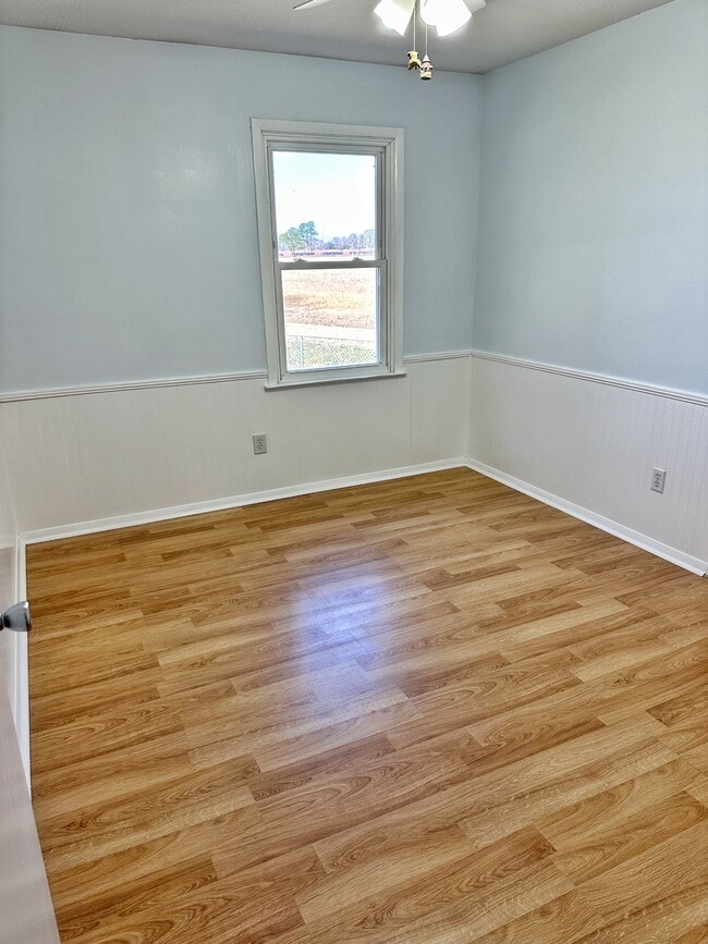 Building Photo - 115 Fieldcrest Dr