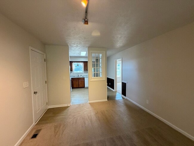 Building Photo - 406A Hazelwood Dr