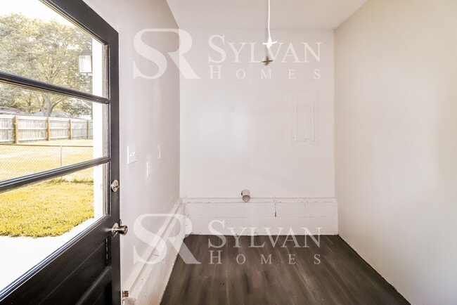 Building Photo - At Last, This Is What You Have Been Searching For!