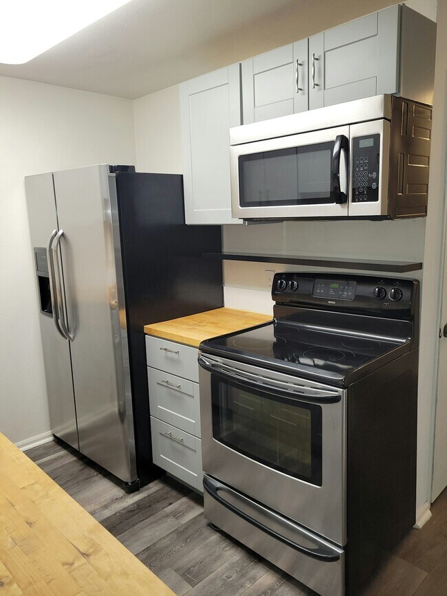 Building Photo - 318 S 174th Pl
