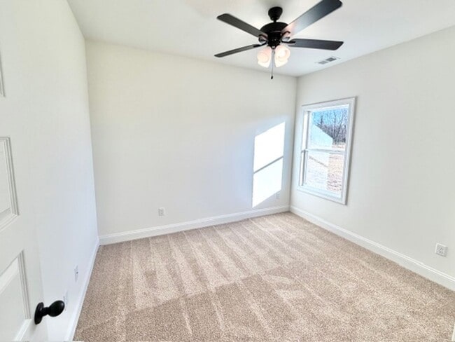 Building Photo - NewburyDr7486