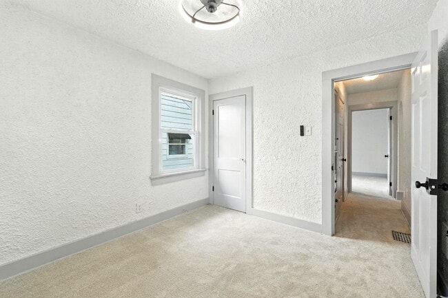 Building Photo - 4202 Hanna St