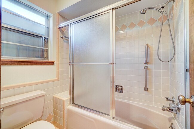 Building Photo - 3 Bed 2 Bath in Midwest City!