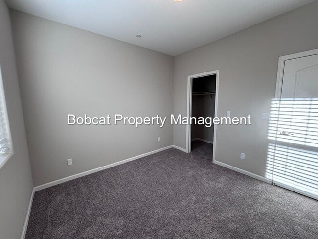 Building Photo - 860 Furlong Dr