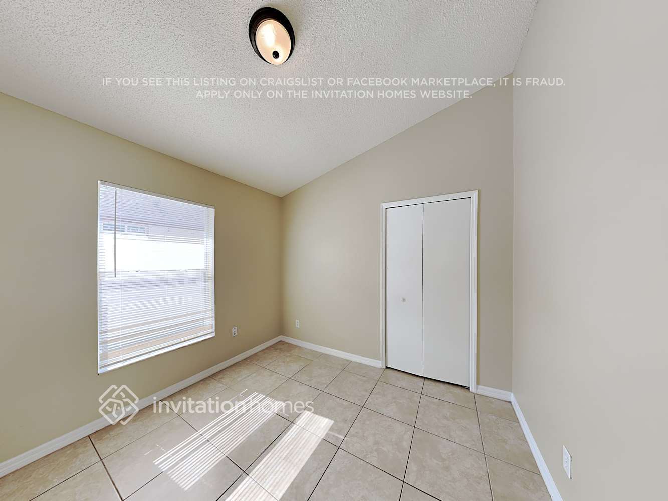 Building Photo - 9624 Hollyhill Dr