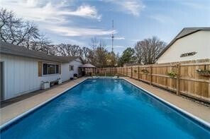 Building Photo - 902 NW K St