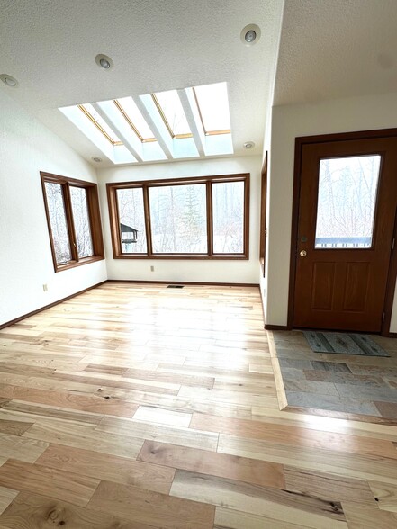 DINING ROOM AND BACK DOOR TO DECK - 10680 Manastash Rd