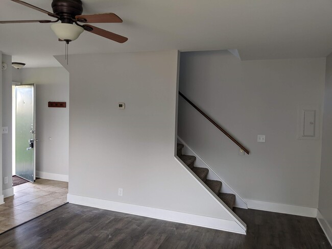 Building Photo - 3569 Kenbrooke Ct