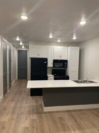 Building Photo - 154 W 800 S