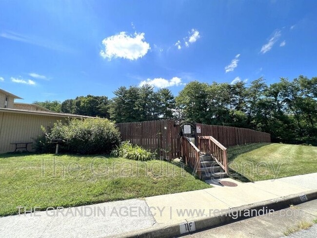 Building Photo - 5260 Crossbow Cir