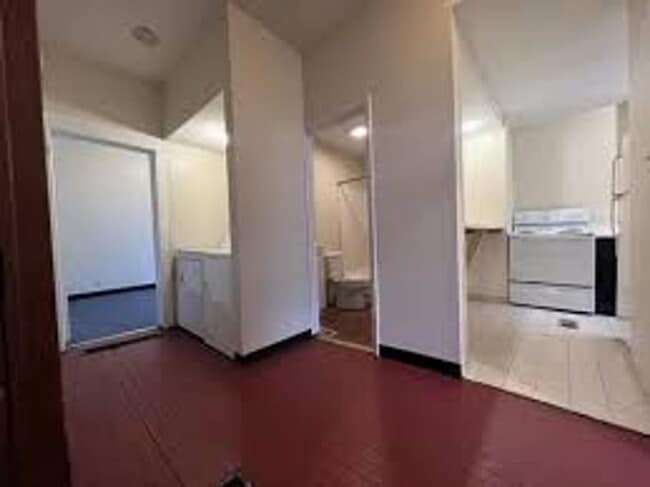 Building Photo - 409 Forest Ave