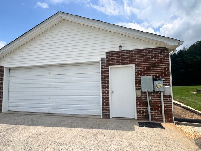 Building Photo - 103 Casar-Belwood Rd