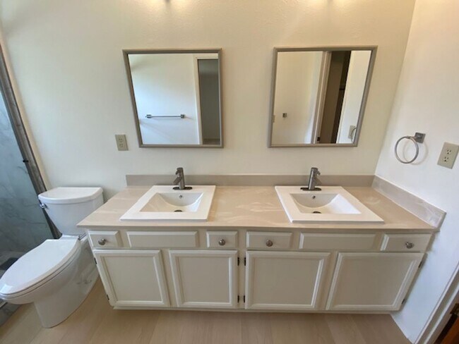 Building Photo - 11755 Tam O'Shanter Dr