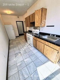 Building Photo - 209 44th St