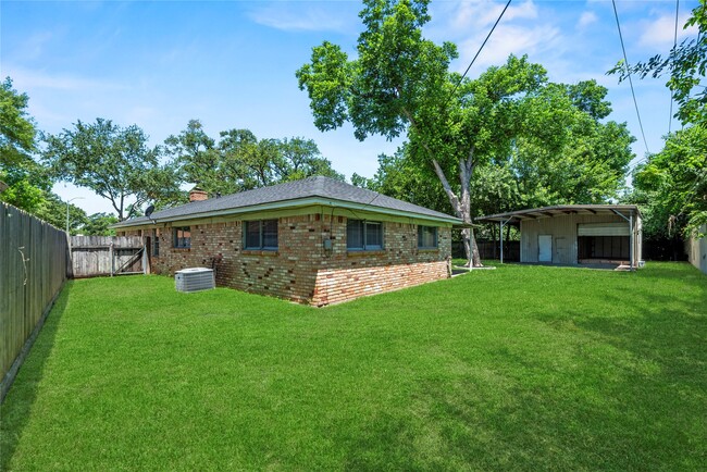 Building Photo - 4014 Mona Lee Ln