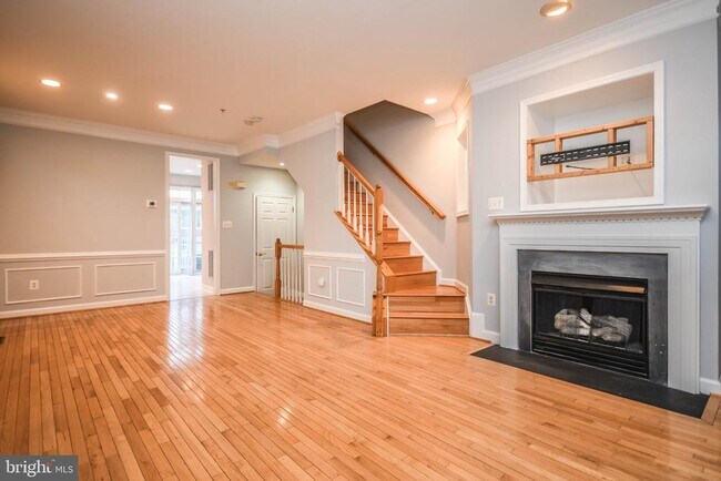 Building Photo - 1303 Cameron Hill Ct