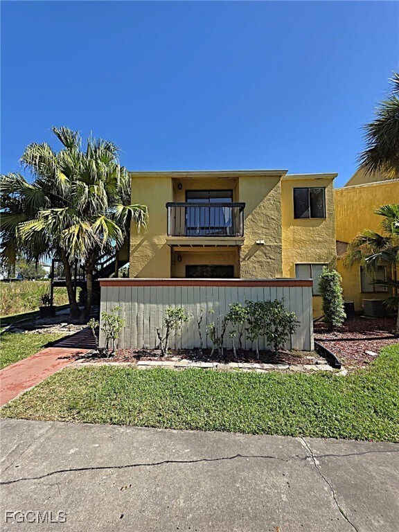 Building Photo - 2925 Winkler Ave