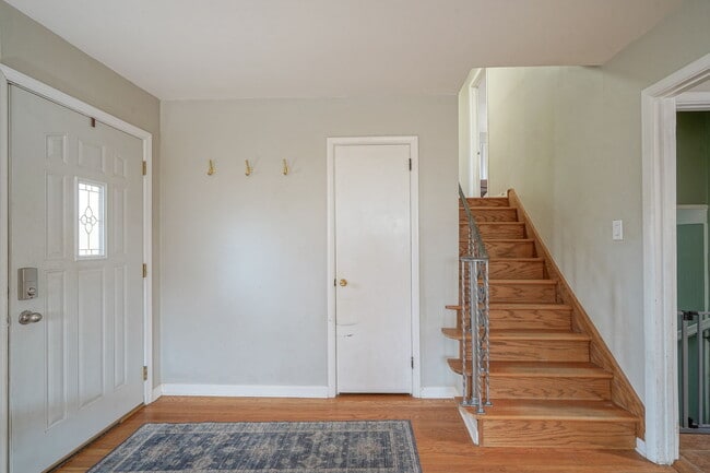 Building Photo - 1005 Chevy Chase Ln