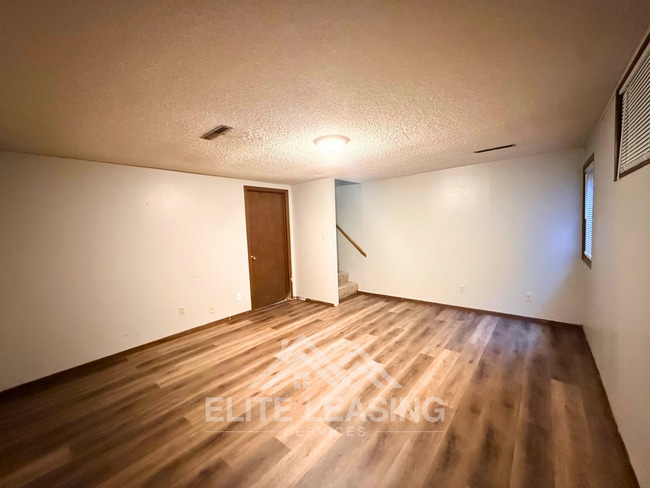 Building Photo - 2 Bed Duplex with Finished Basement & Large Backyard