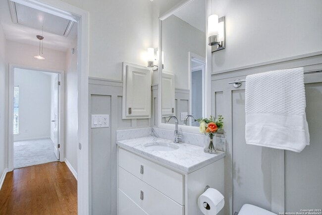 Building Photo - 10457 Trailway Oak