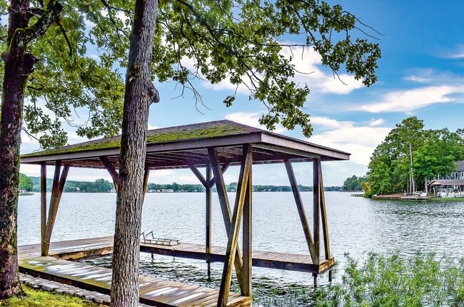 Building Photo - Lake Balboa | Home | Unfurnished