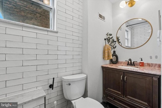 Building Photo - 1555 E Palmer St