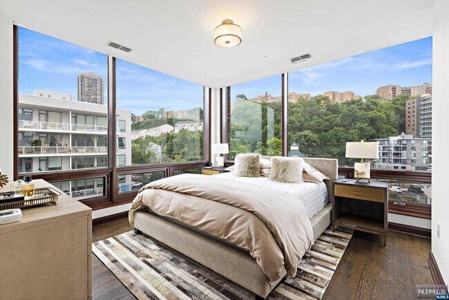 Building Photo - 9 Somerset Ln