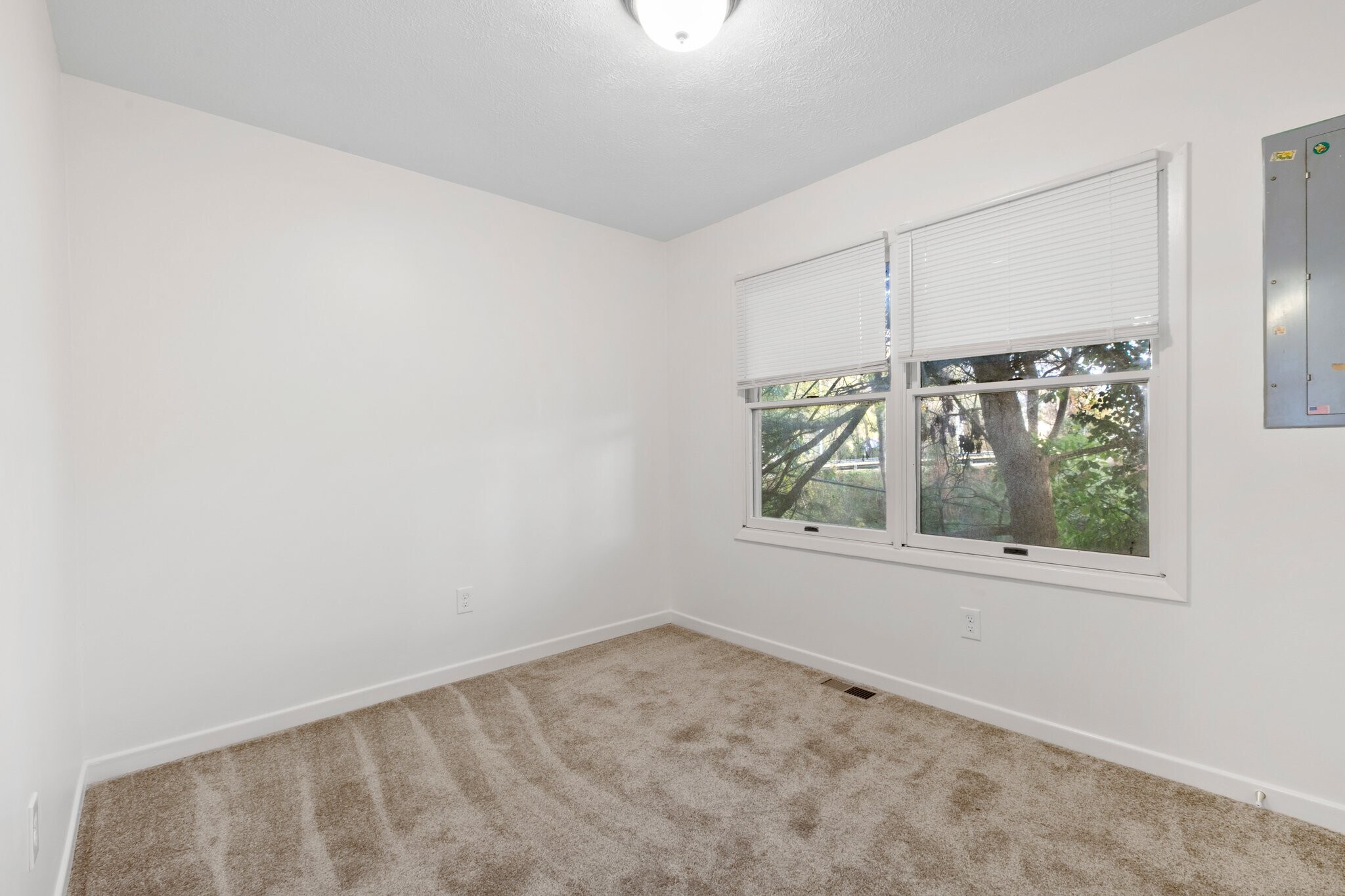 Building Photo - 3 W Rosecrest St