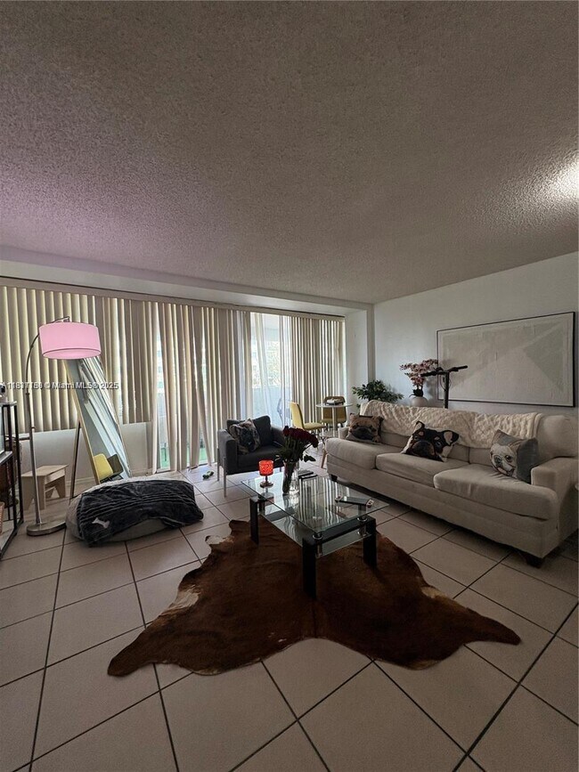 Building Photo - 7545 E Treasure Dr