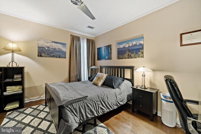 Building Photo - 1247 E Columbia Ave