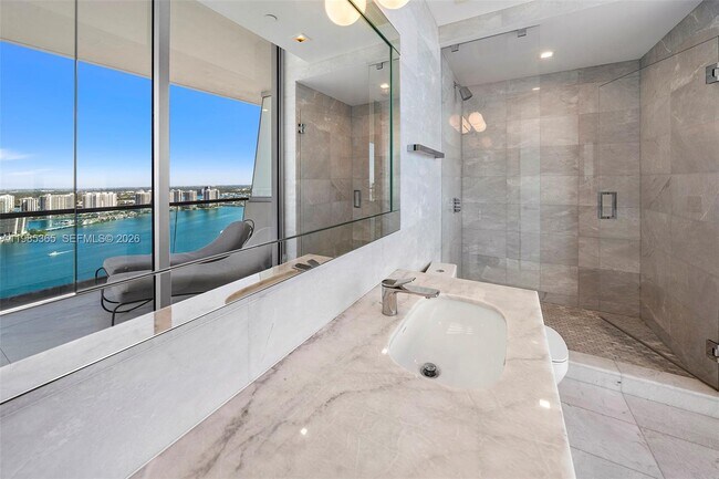 Building Photo - 18501 Collins Ave