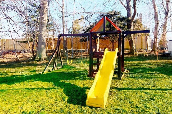 Building Photo - 61 Hillandale Rd