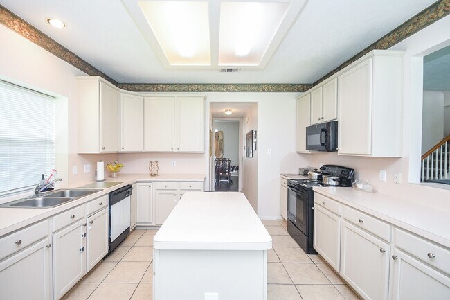 Building Photo - 15715 Brookwood Lake Pl
