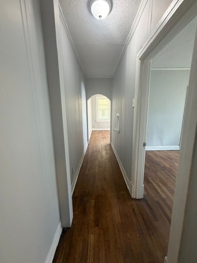 Building Photo - Mallory Duplex