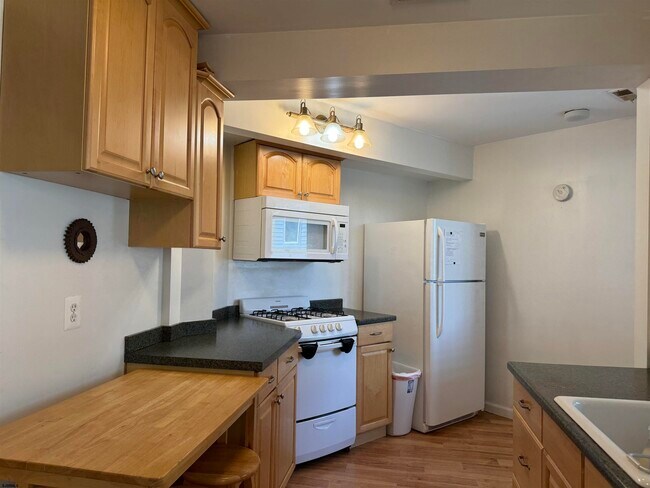 Building Photo - 407 36th St S