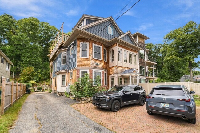 Building Photo - 398 Lake Ave
