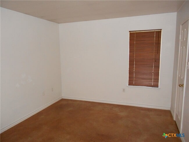 Building Photo - 809 E Ave I