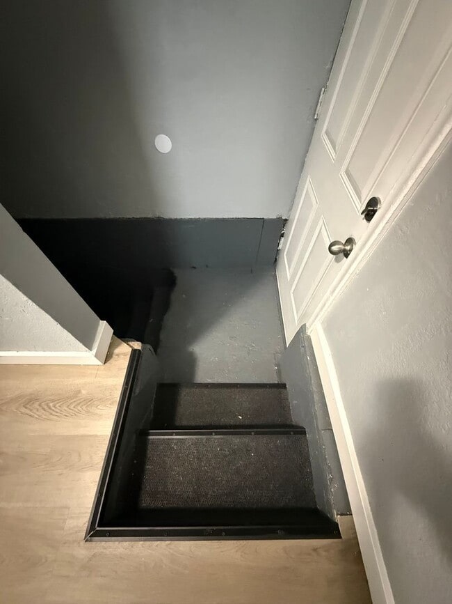 Building Photo - Cute 2 Bedroom Home with Large yard!