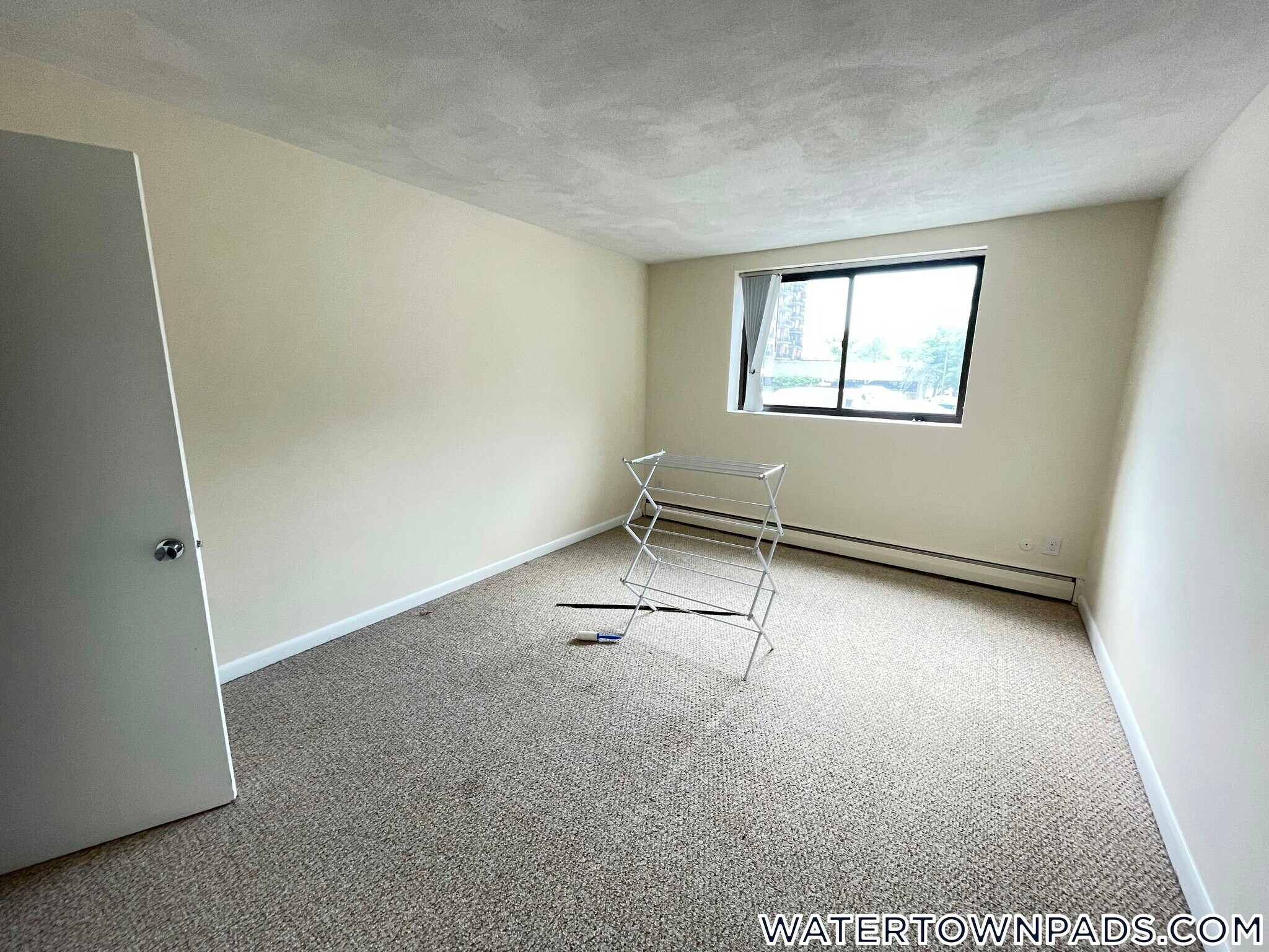 Building Photo - 24 Whites Ave