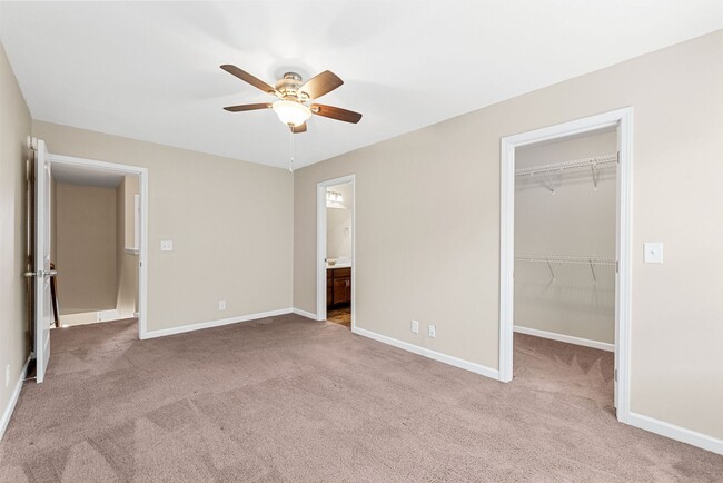 Building Photo - Two Bedroom in Governor's Crossing!