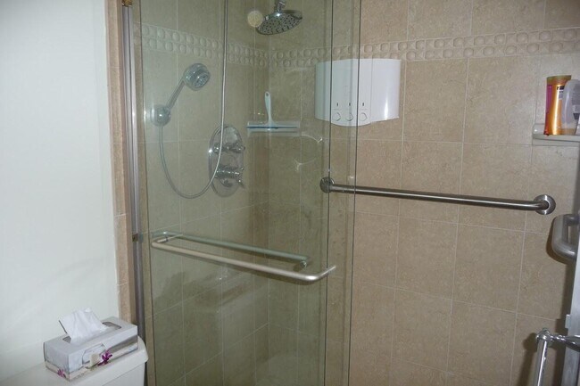 Building Photo - 3776 Inverrary Blvd