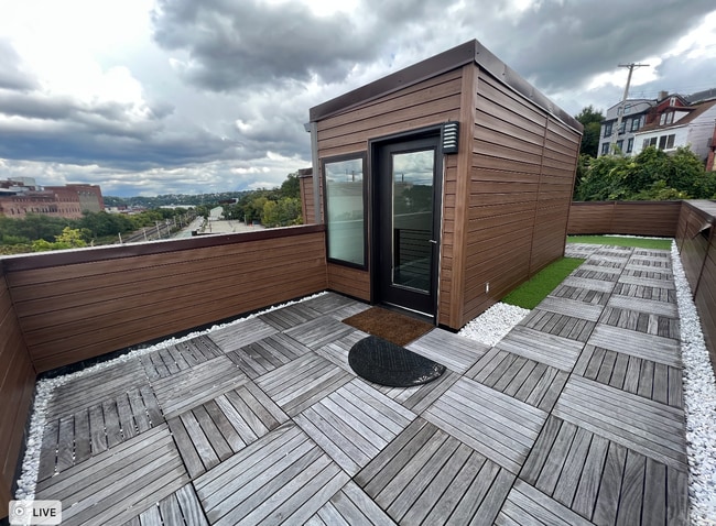 Building Photo - Stunning 3 bedroom, 2 bath Townhouse in Alta Vista Development